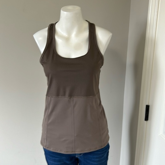 Athleta Vitality Rib Tank Coffee House Brown Scoop Neck Stretch UPF Size M - Picture 4 of 10